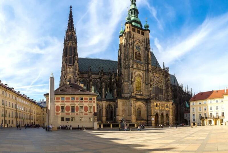 Prague: Prague Castle Guided Tour - Discovering the Basilica of Saint George
