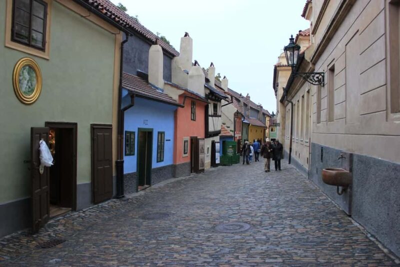 Prague: Prague Castle Tour without interiors in German - Golden Lane and Free Entrance After 5 p.m.