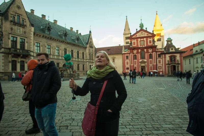 Prague: Prague Castle Tour without interiors in German - The Tour’s Pacing and Experience Highlights