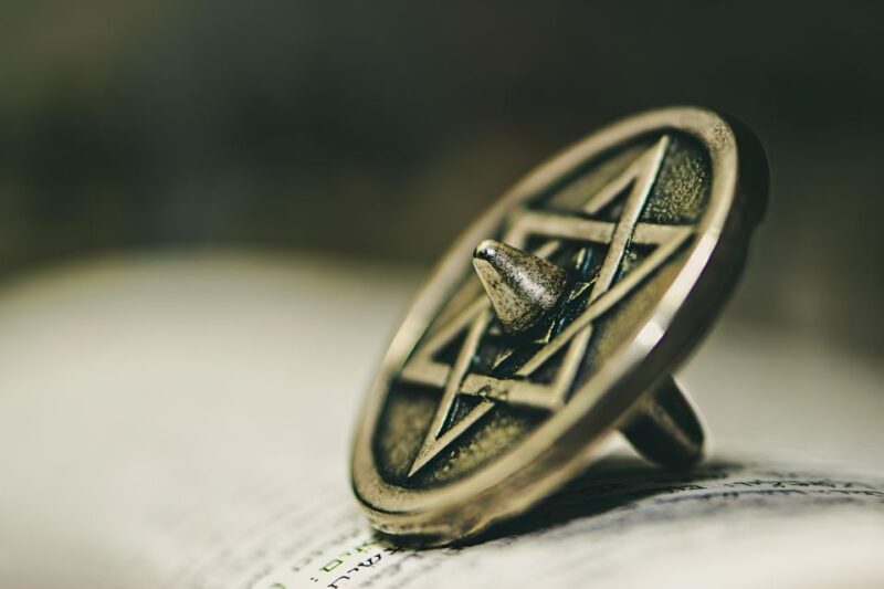 Prague: Prague Synagogues & the Jewish Cemetery Guided Tour - Visiting the Maisel Synagogue