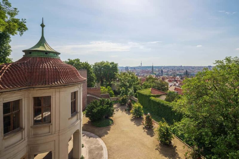 Prague: Private Castle Tour with Limousine-alone at catle - Exclusive Private Tour of Prague Castle with Limousine and Champagne