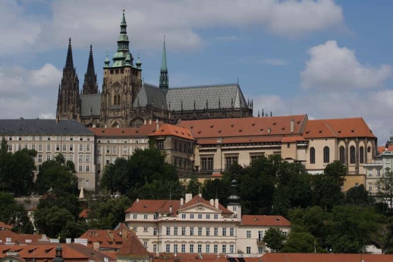 Prague: Private Castle Tour with Limousine-alone at catle - Private Access to Two Locations Inside Prague Castle