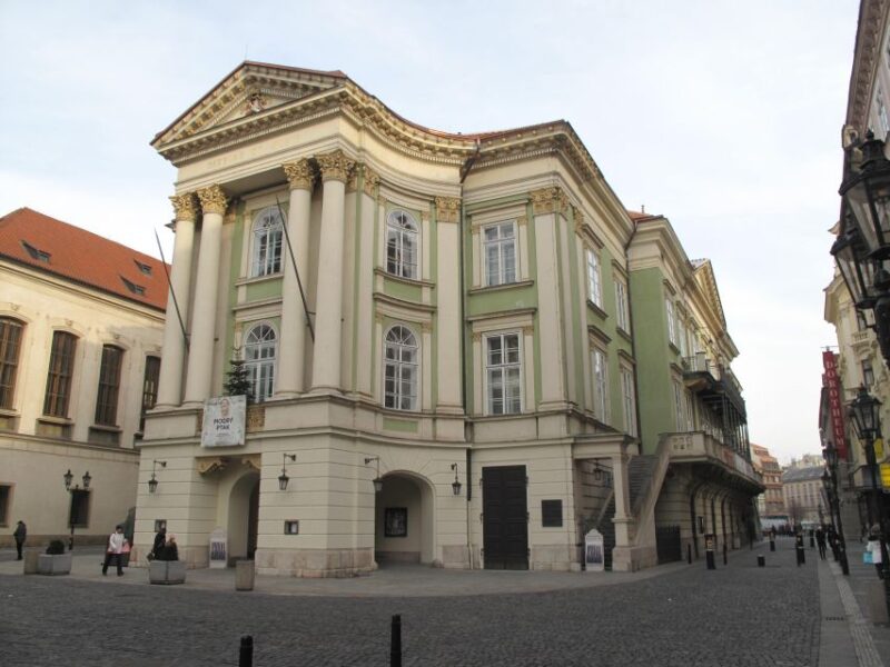 Prague: Private City Tour by Minivan - Visiting the John Lennon Wall and the Jewish Quarter