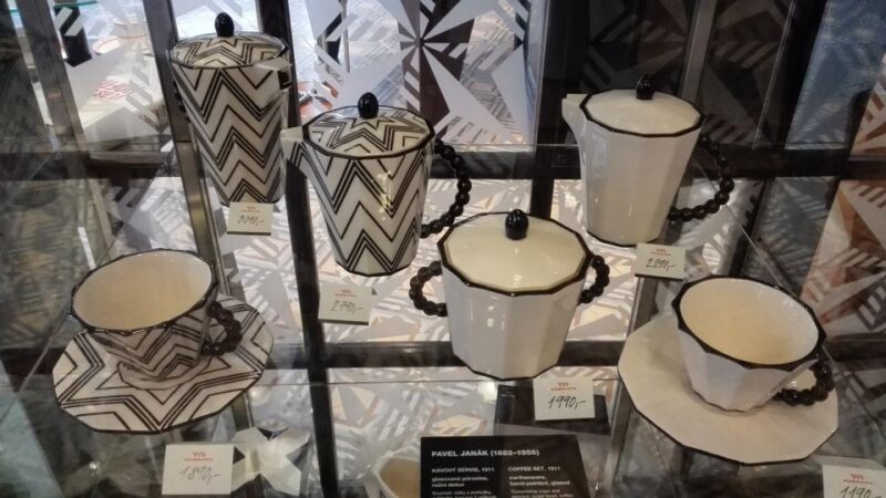 Prague: Private Cubism & Art Nouveau Walking Tour - Discovering Prague’s Cubist Architecture