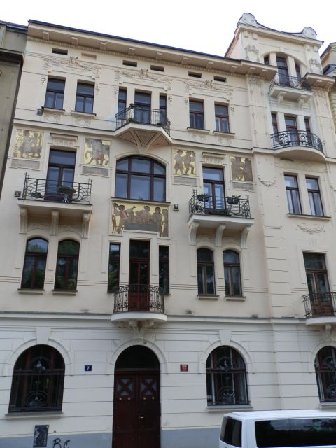Prague: Private Prague Art Nouveau and Cubism Tour - Visiting additional architectural highlights: Kovaovicova vila and Vyehrad Cubist house