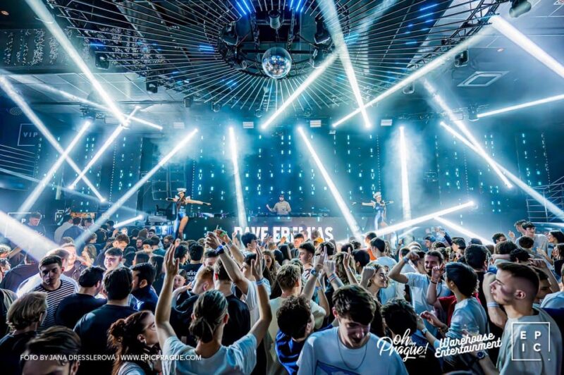 Prague: Pub Crawl with Shots & Entrance to Rooftop Club - Managing the Night: Tips and Considerations