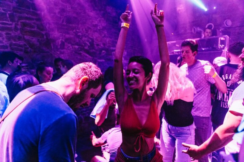 Prague: Pub Crawl with Unlimited Drinks and Cocktails - Visiting 4-5 Top Bars and Clubs in Prague