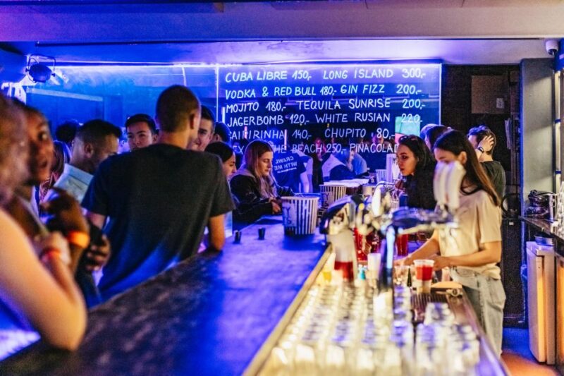 Prague: Pub Crawl with Unlimited Drinks and Cocktails - Navigating the Night: Tips for Participants