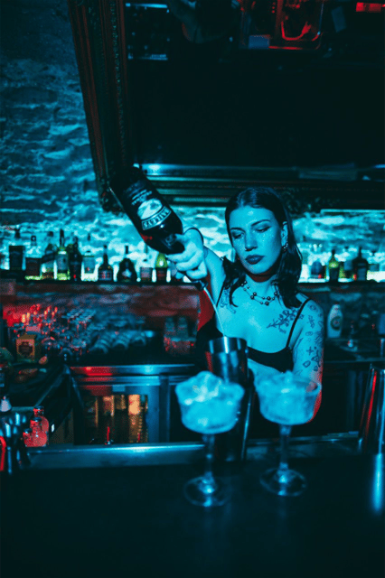 Prague: Saturday Night Live Music in Old Town at Le Valmont - Pacing and Atmosphere of the Night