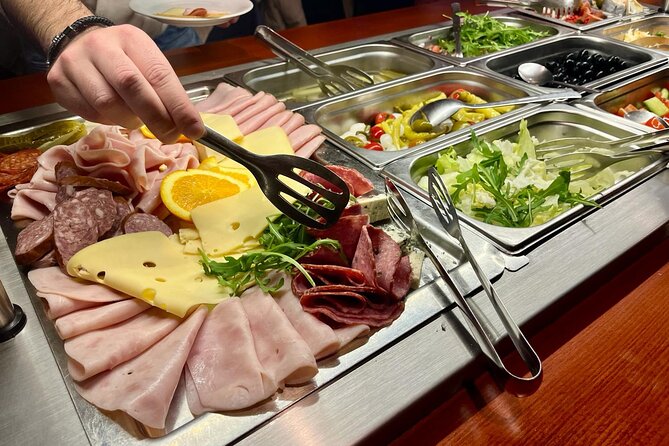 Prague: Sightseeing Boat Cruise with Buffet Dinner - Practical Tips for Participants