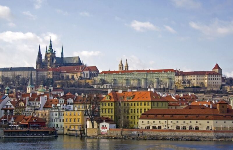 Prague Sightseeing Tour with Lunch - Exploring the Old Town, Jewish Quarter, and Lesser Town