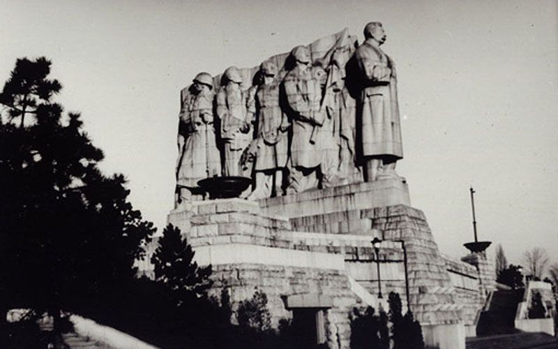 Prague: Stunning Viewpoints, Castle, City & Park Bike Tour - The Charm of Petrin Park’s Panoramic Views