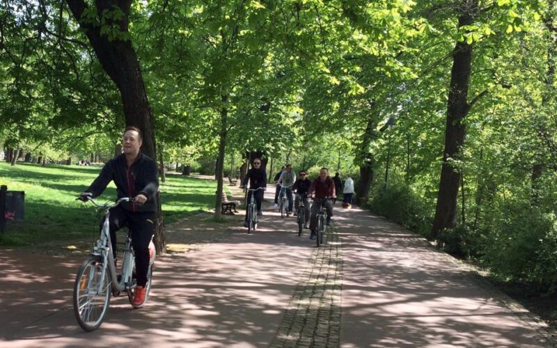 Prague: Stunning Viewpoints, Castle, City & Park Bike Tour - Navigating Prague’s Historic Streets and Old Town