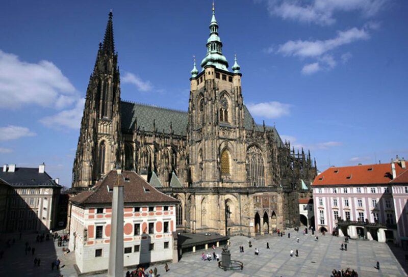 Prague: Stunning Viewpoints, Castle, City & Park Bike Tour - Who Would Enjoy This Tour?