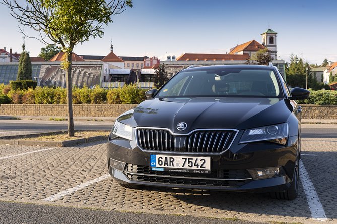 Prague to Karlovy Vary Private Transfer - Vehicle Features for a Comfortable Ride