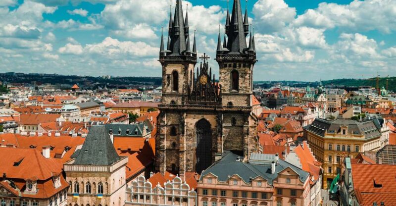 Prague: Top Sights and Historic Center Introduction Tour - The Guide’s Role: Expertise and Engagement