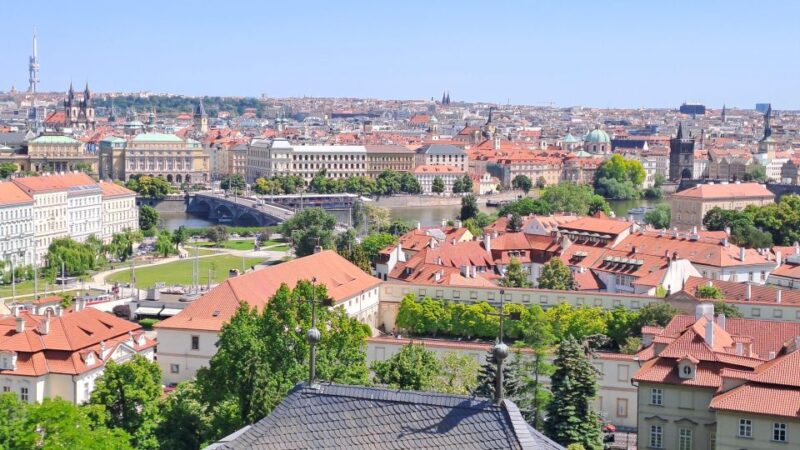 Prague: Tour to Prague Castle with tickets included. Spanish - Key Points