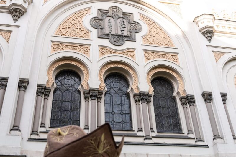 Prague: Ultimate Old and New Town Walking Tour + Free Drink - Exploring Old Town Square and Its Surroundings