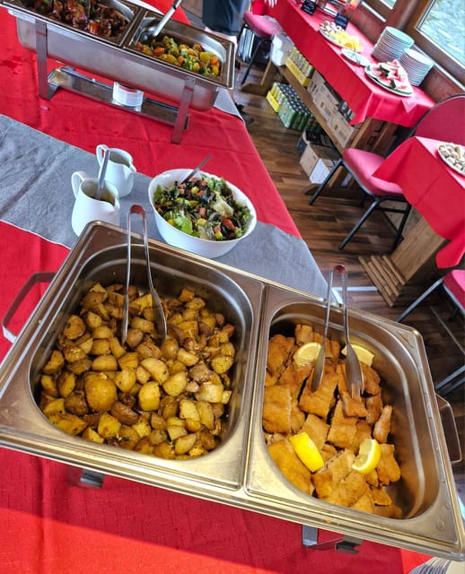 Prague: Valentine's Day Cruise with Dinner and Prosecco - Key Points