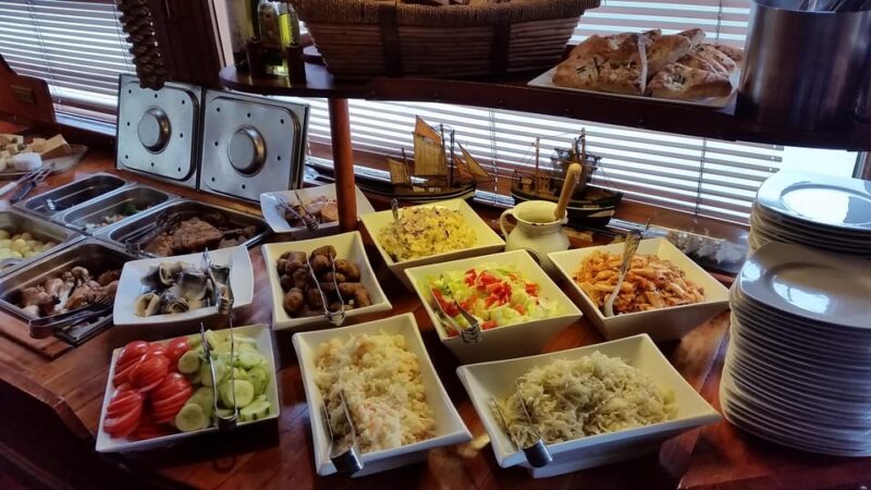 Prague: Vltava River Evening Dinner Cruise - Experience a Scenic Dinner Cruise on the Vltava River in Prague