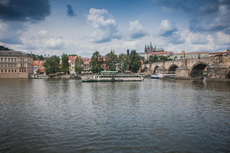 Prague: Vltava River Evening Dinner Cruise - Key Points