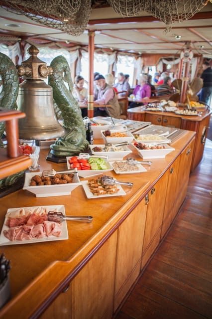 Prague: Vltava River Evening Dinner Cruise - Considerations Based on Guest Feedback