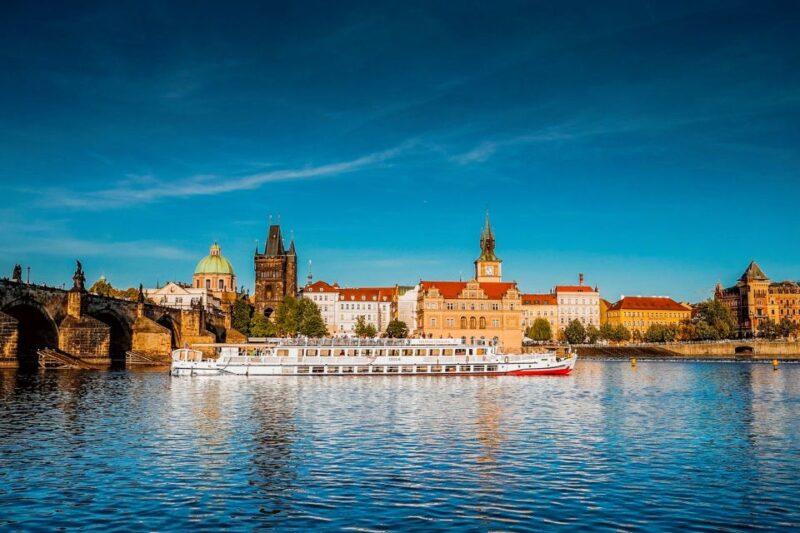 Prague: Vltava River Night Cruise with Buffet - The Iconic Dancing House on Raínovo Embankment