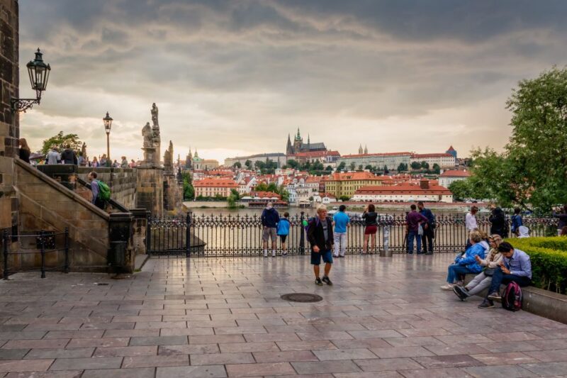 Prague: Walking Tour & Virtual Reality Experience - Logistics and Practical Details