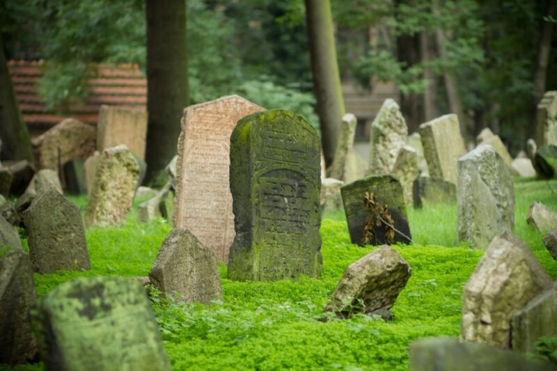 Prague: Walking Tour & Virtual Reality Experience - Summary: A Modern Twist on Historic Prague