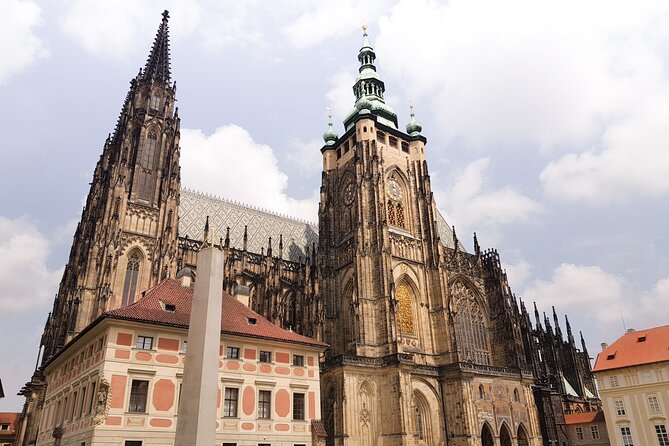 Prague Walking Tour with River Boat Cruise and Lunch - 6 hours - Practical Details and Considerations