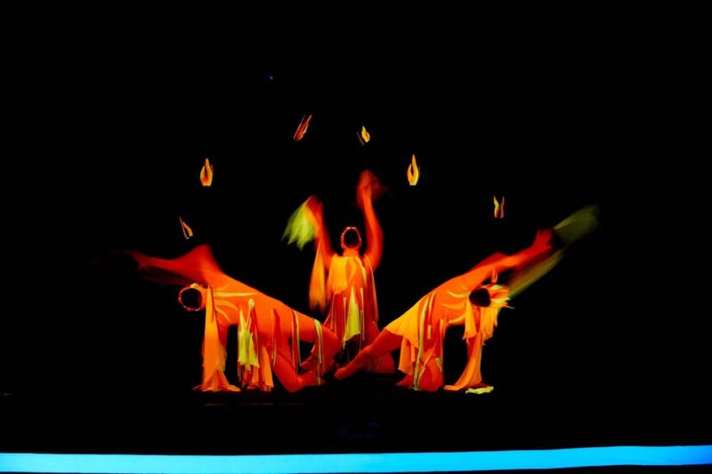 Prague: WOW Show Black Light Theater - Who Will Enjoy the WOW Show the Most