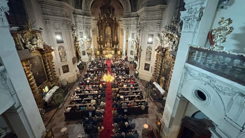 Praha:Vivaldiho koncert ty roních dob a dalí Klementinum - Audience Seating and Visibility