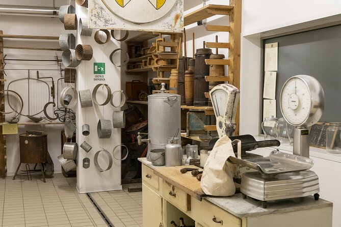 Premium Cheeses and Gins Tour in the Prosecco hills. Full lunch! - Visiting a Traditional Local Producer with a Cheese Museum