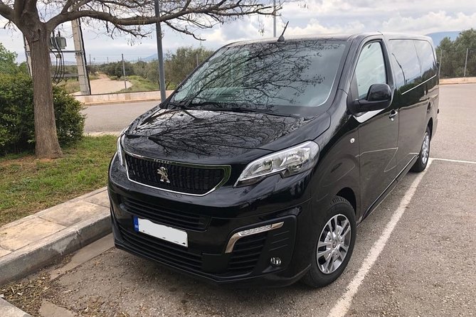 Premium Class Transportation (Mini Van) Athens Airport-Athens city hotels - Meeting Point and Ease of Access