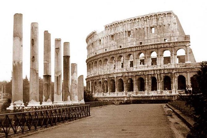 Premium Colosseum, Palatine Hill & Roman Forum Private Tour - Exploring the Colosseum: The Flavian Amphitheater