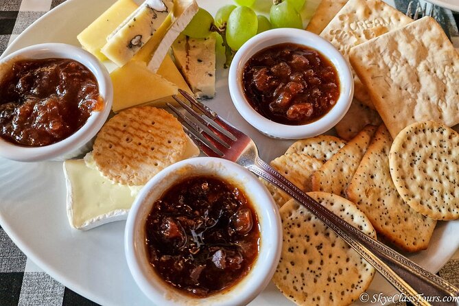 Premium Edinburgh Traditional Food Tour - Walking Distance and Accessibility