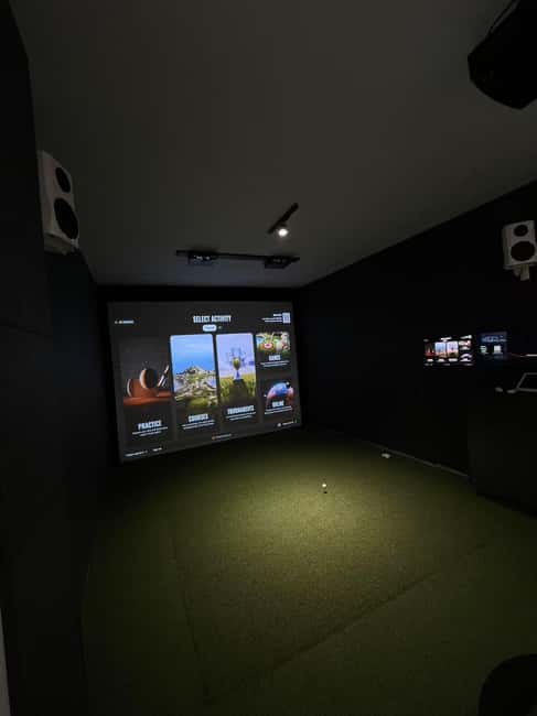 Premium Golf Simulator Experience in Moschato - Key Points