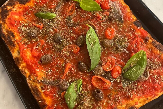 Premium Pizza Making Class at a Pizzeria in Como - Enjoying Local Wine or Craft Beer