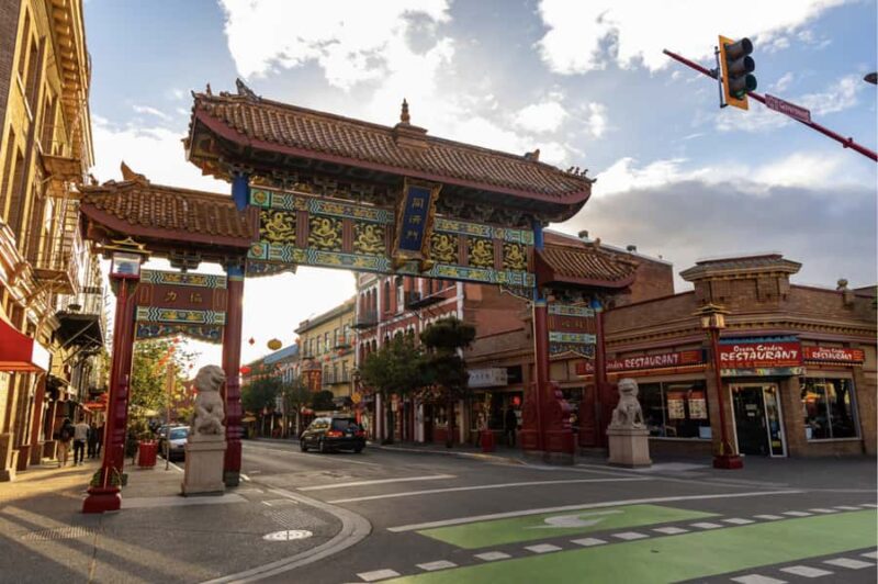 Premium Tour: Experience Victoria & Butchart Gardens - Logistics and Group Experience