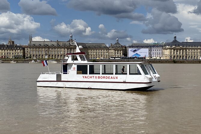 Prestige Commented Cruise glass of wine and Canelé in Bordeaux - A Comfortable and Convenient Experience
