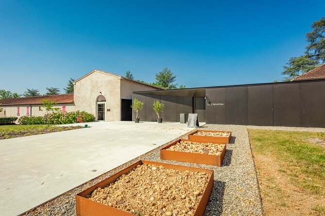 Prestige visit and tasting of 5 wines - A Personal Touch: Friendly Guides and Friendly Owners