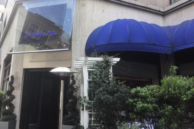 Princess Diana Private Walking Tour of London - Relaxing in Green Park and the Wellington Arch