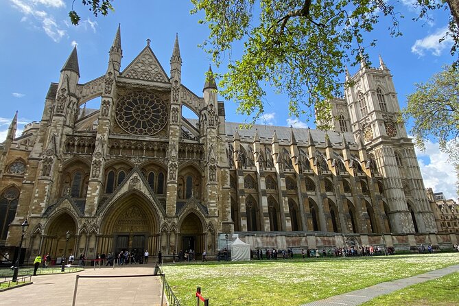 Priority Access Tour of Westminster Abbey with London Eye option - The Tour Guide Experience: Knowledgeable and Personable
