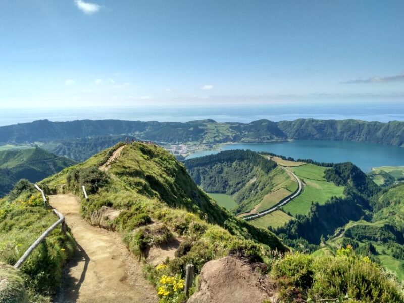 Privat van tour Sete Cidades, Lagoa do Fogo  volcanic lakes - Scenic viewpoints along the route