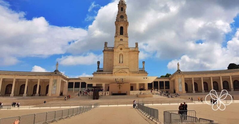 Private 1-Day Tour to Fátima Batalha Nazaré and Óbidos - Savor Coastal Flavors and Views in Nazaré
