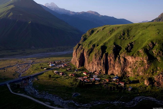Private 1-Day Tour to Kazbegi & Gergeti Trinity Church - Reaching Kazbegi: The Mountain City and Gergeti Trinity Church