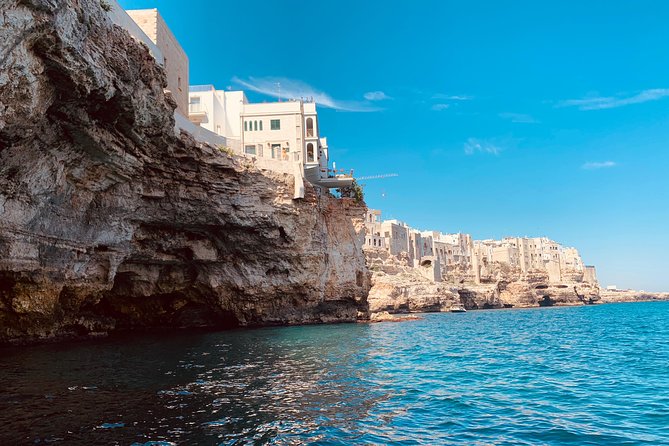 Private: 1h30 Boat tour of the caves of Polignano a Mare - Key Points