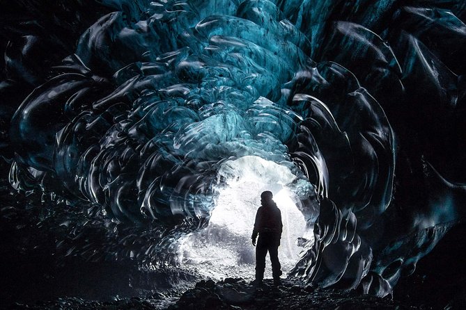 Private 2-Day Glacier Lagoon, Ice Cave and Northern Lights - Logistics: Comfort, Connectivity, and Flexibility