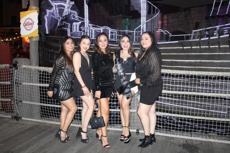 Private 2-Hour LV Limo Tour with Champagne and LV Goodies - Pricing and Value