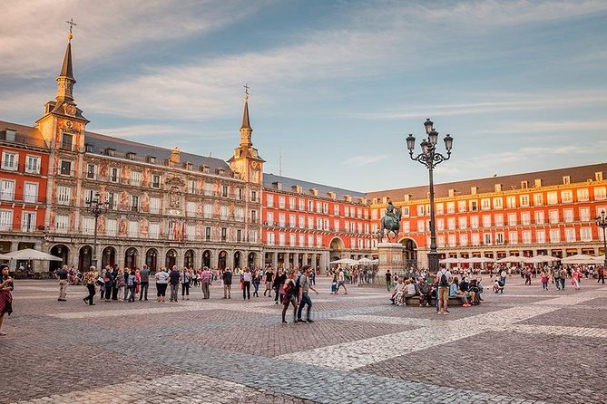 Private 2-Hour Sightseeing Tour in Madrid - Admiring Puerta de Alcala